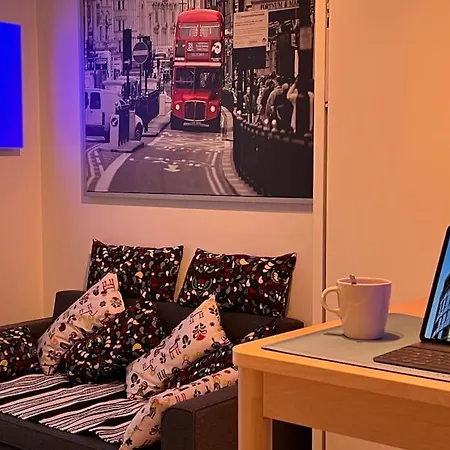 To Luxstudio Hymni From Helsinki Airport 6 Min, To 27min, Freeparking In Kivistoe Apartment